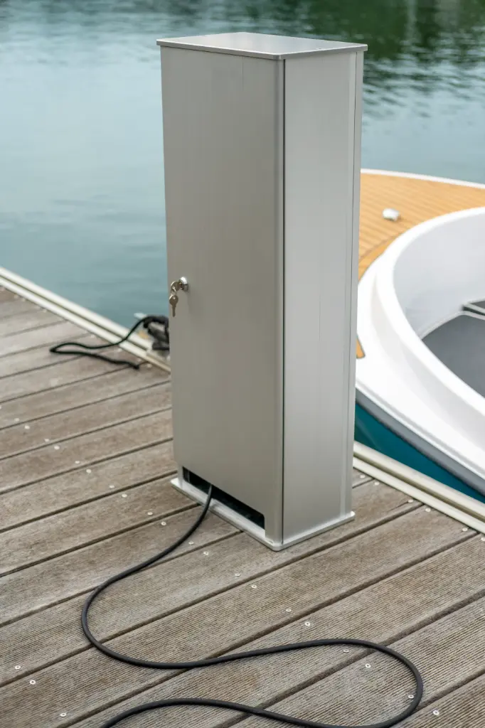 ELECTRIC CHARGING STATION FOR PONTOONS