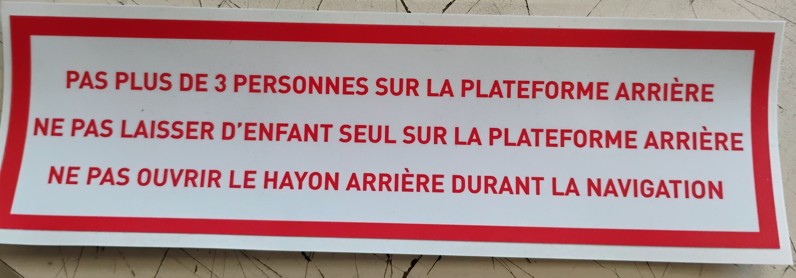AUTOCOLLANT "3 PERSONNES PLATEFORME ARRIERE" (LEGEND)