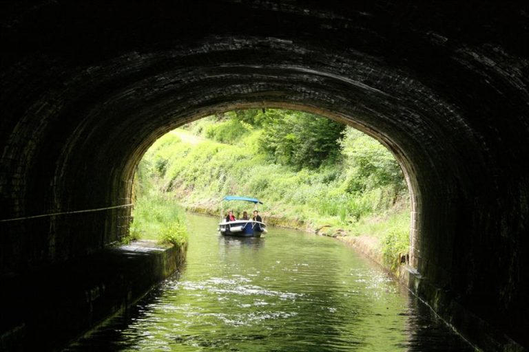 Bourgogne en bateau électrique