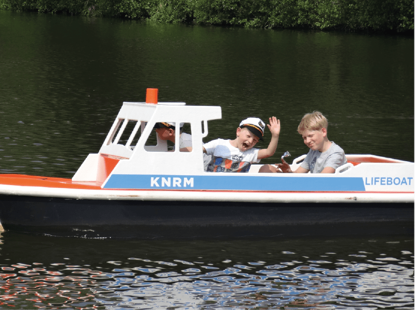 mini-bateau de sauveteurs pour enfant